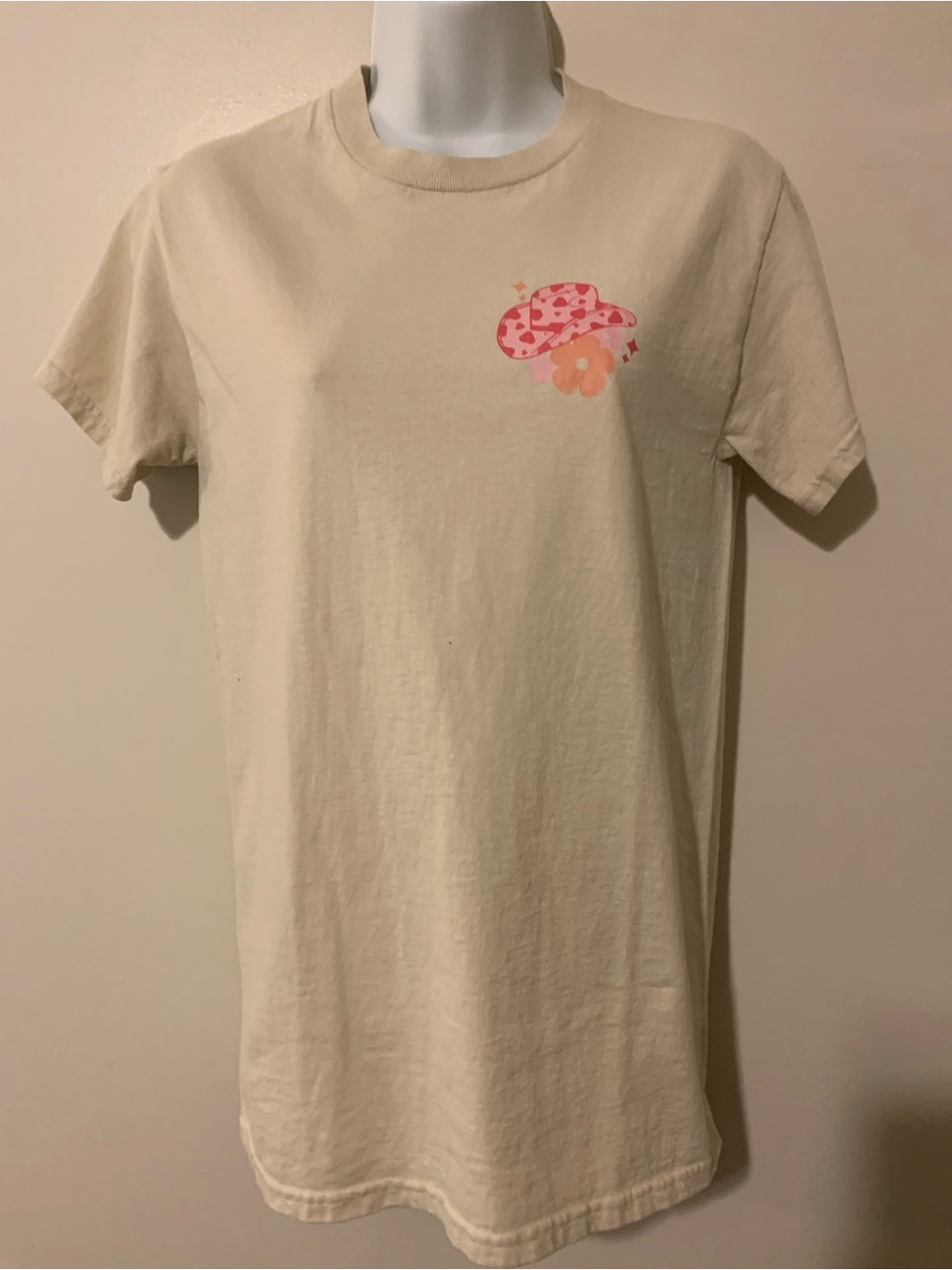 Gildan Cream Short Sleeve Tee with Pink Floral Hat Graphic